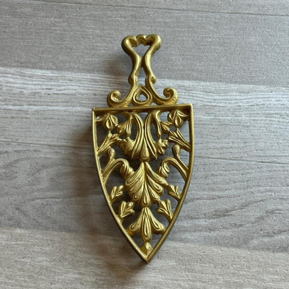 Vintage Gold‎ Tone Metal Trivet Ornate Floral Design Kitchen Decor Tableware